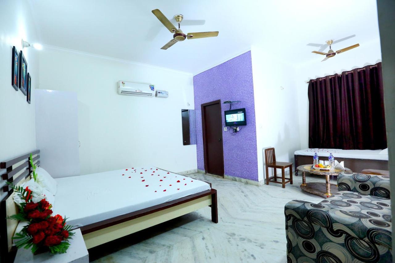 Hotel Rosewood Agra  Exterior photo