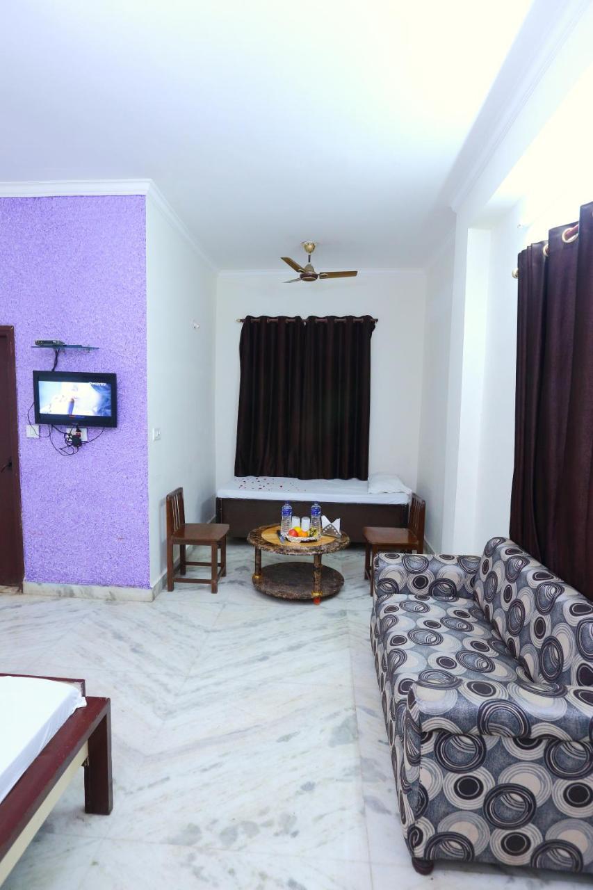Hotel Rosewood Agra  Exterior photo